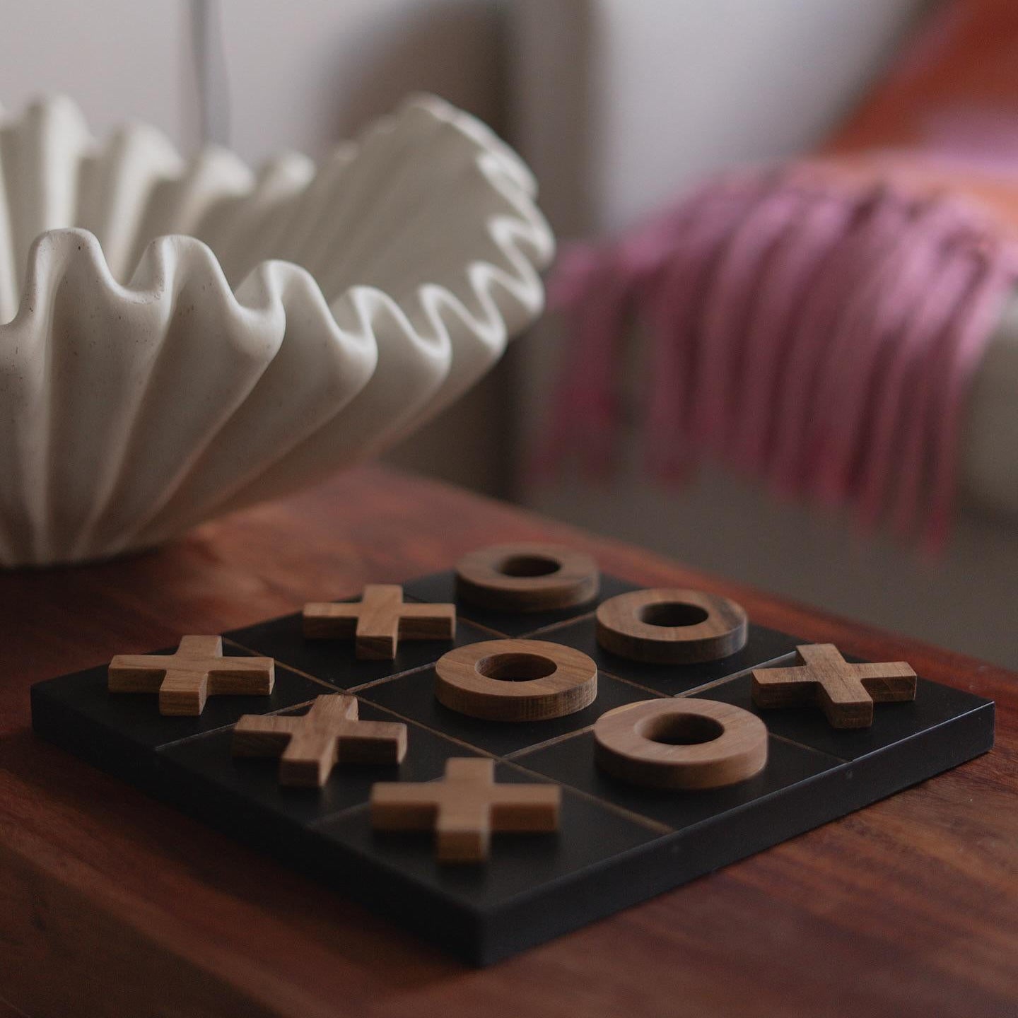 Drei in einer Reihe aus Holz