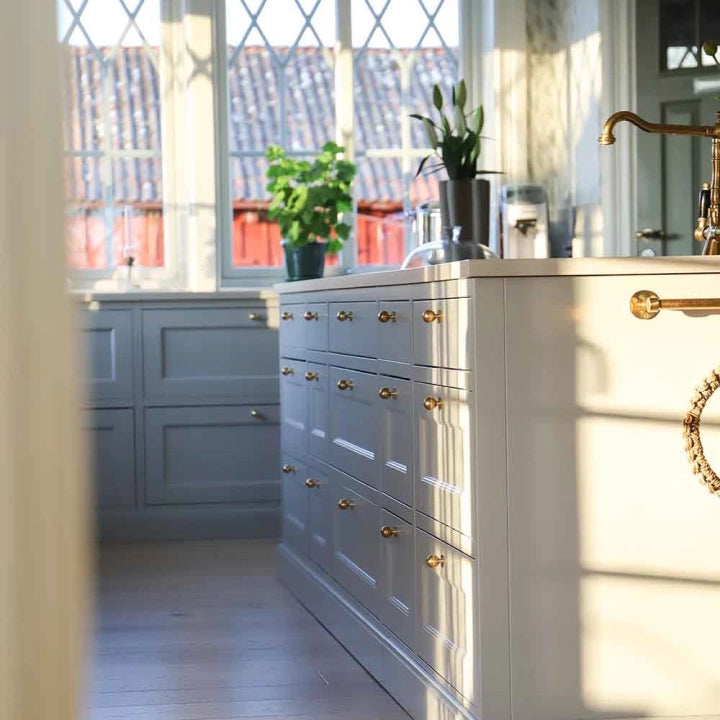 Knopp Solliden obehandlad mässing