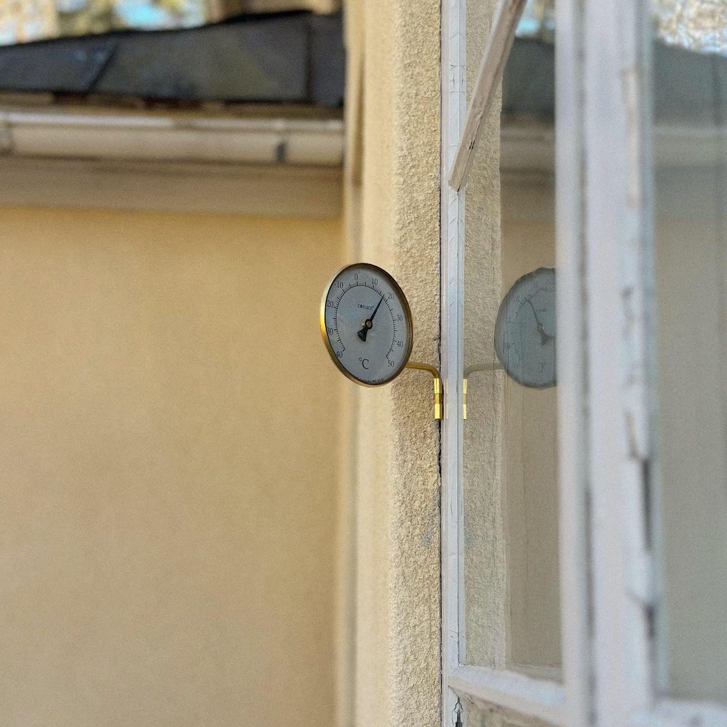 Rundes Thermometer aus Messing