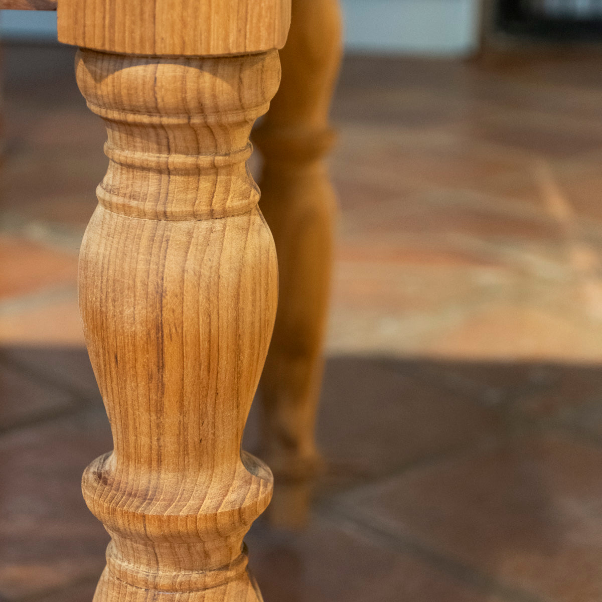 Kücheninsel Edith aus Teak mit Marmorplatte