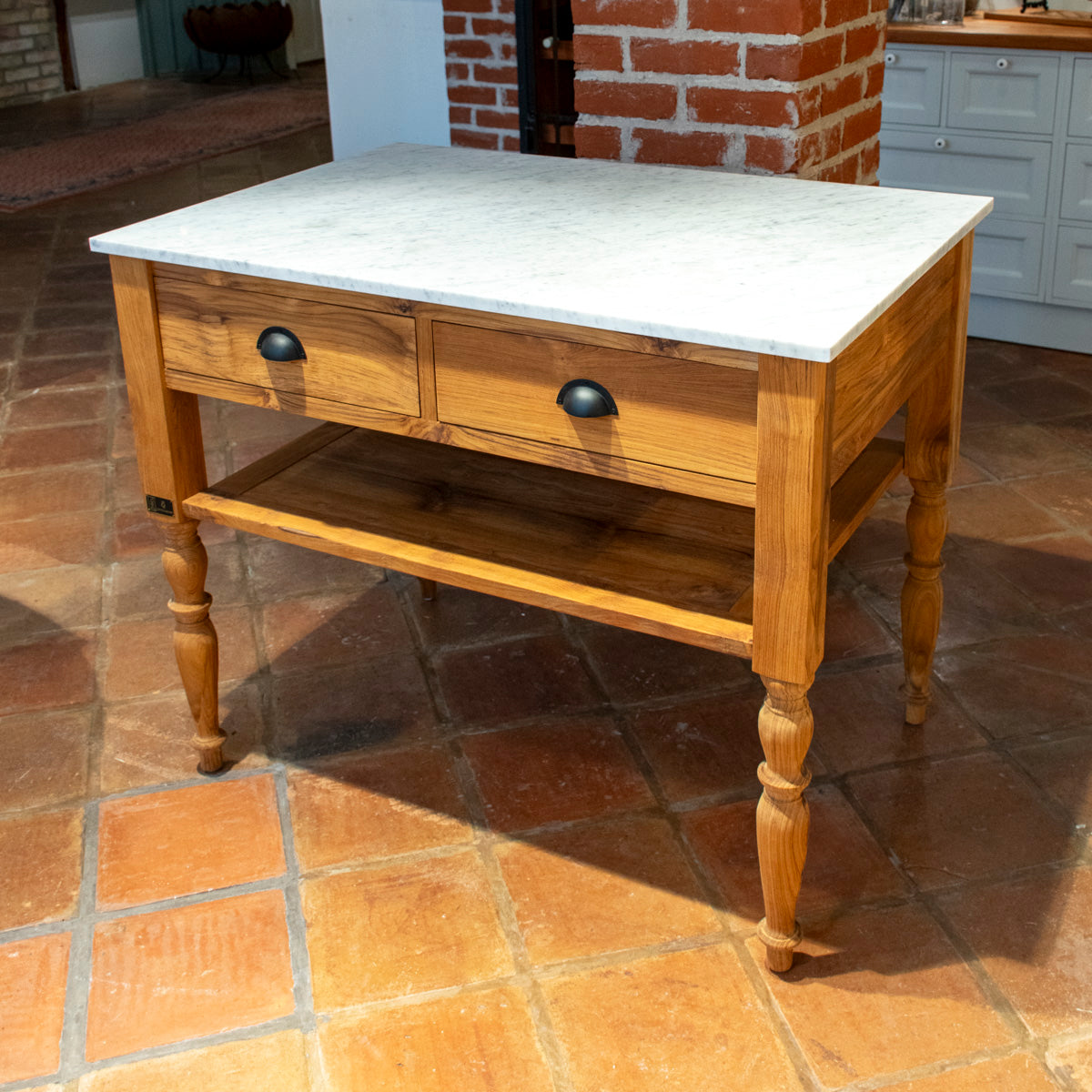 Kücheninsel Edith aus Teak mit Marmorplatte