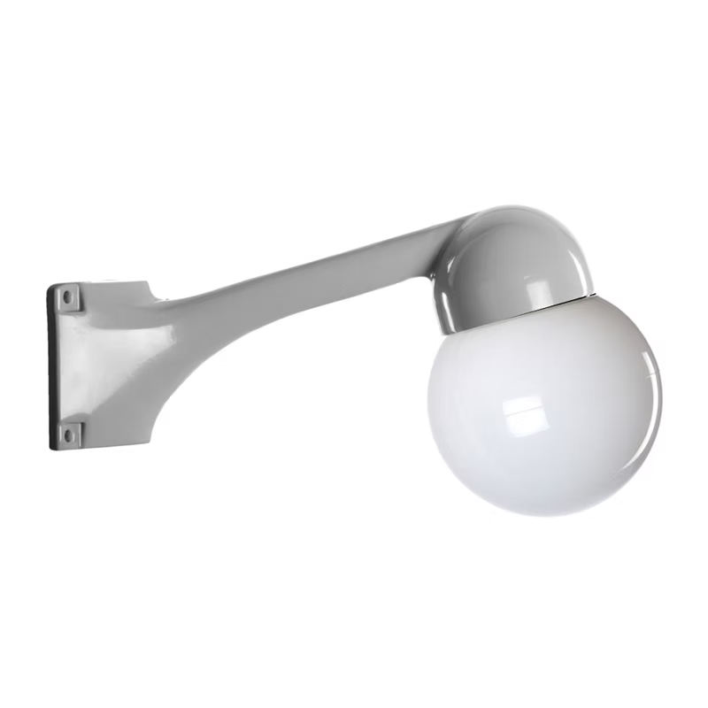 Funkis Hörn 80 Grå är en vägglampa i aluminium med en opal glob på 15 cm