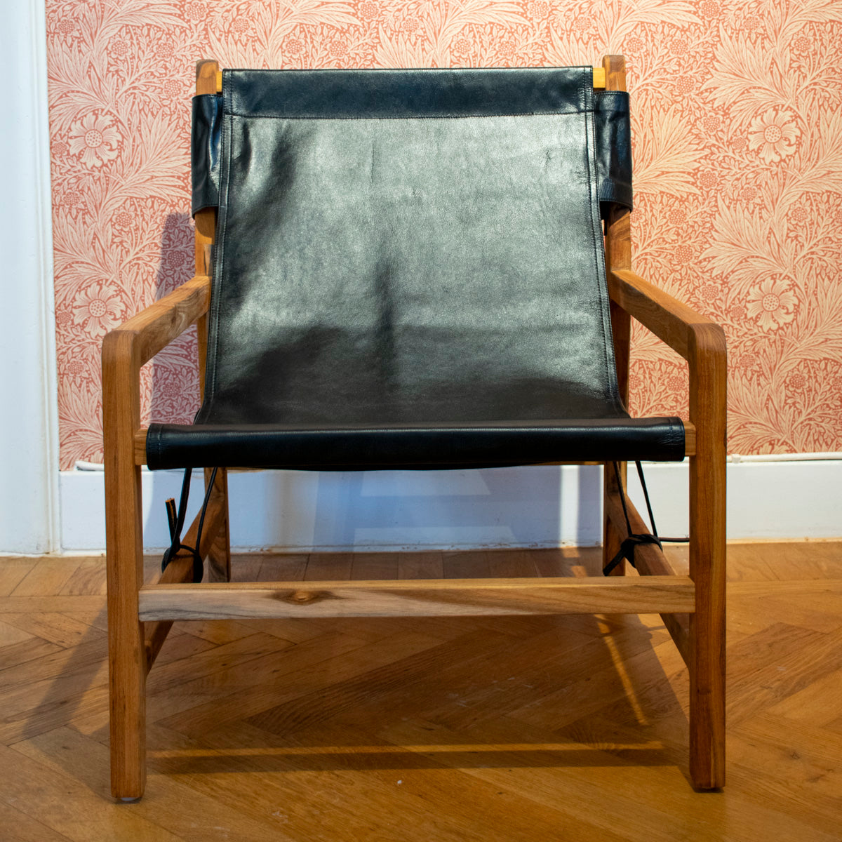 Sessel Jessie aus Teakholz und schwarzem Leder
