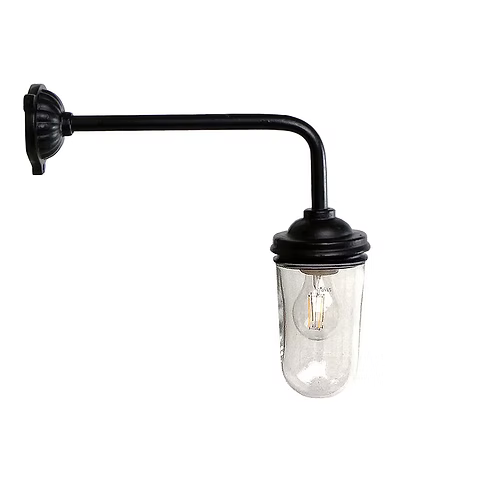 Glasbrukslykta 90 är en traditionell utomhuslykta i robust gjutjärn