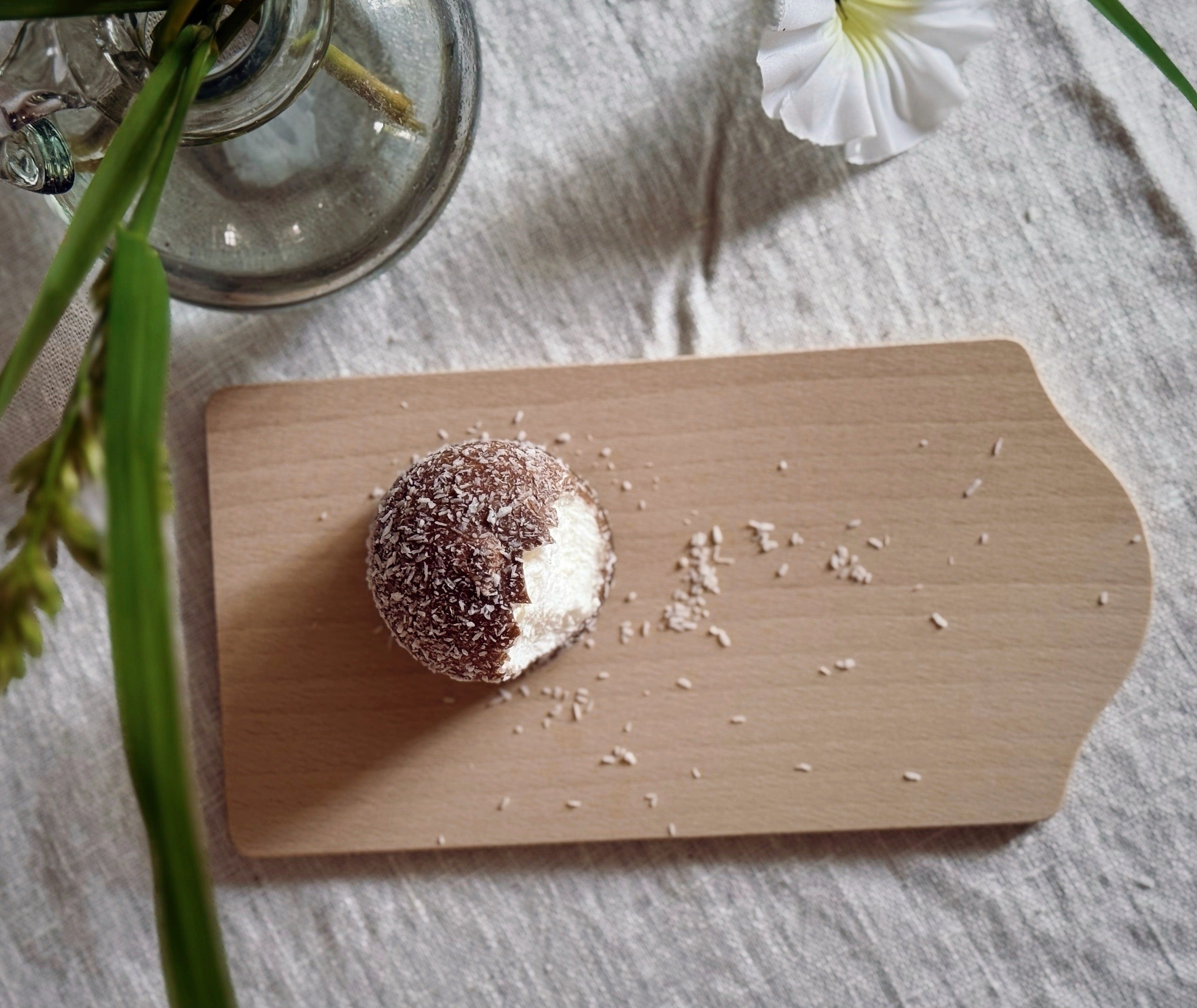 Liten serveringsbricka/frukostbricka i trä