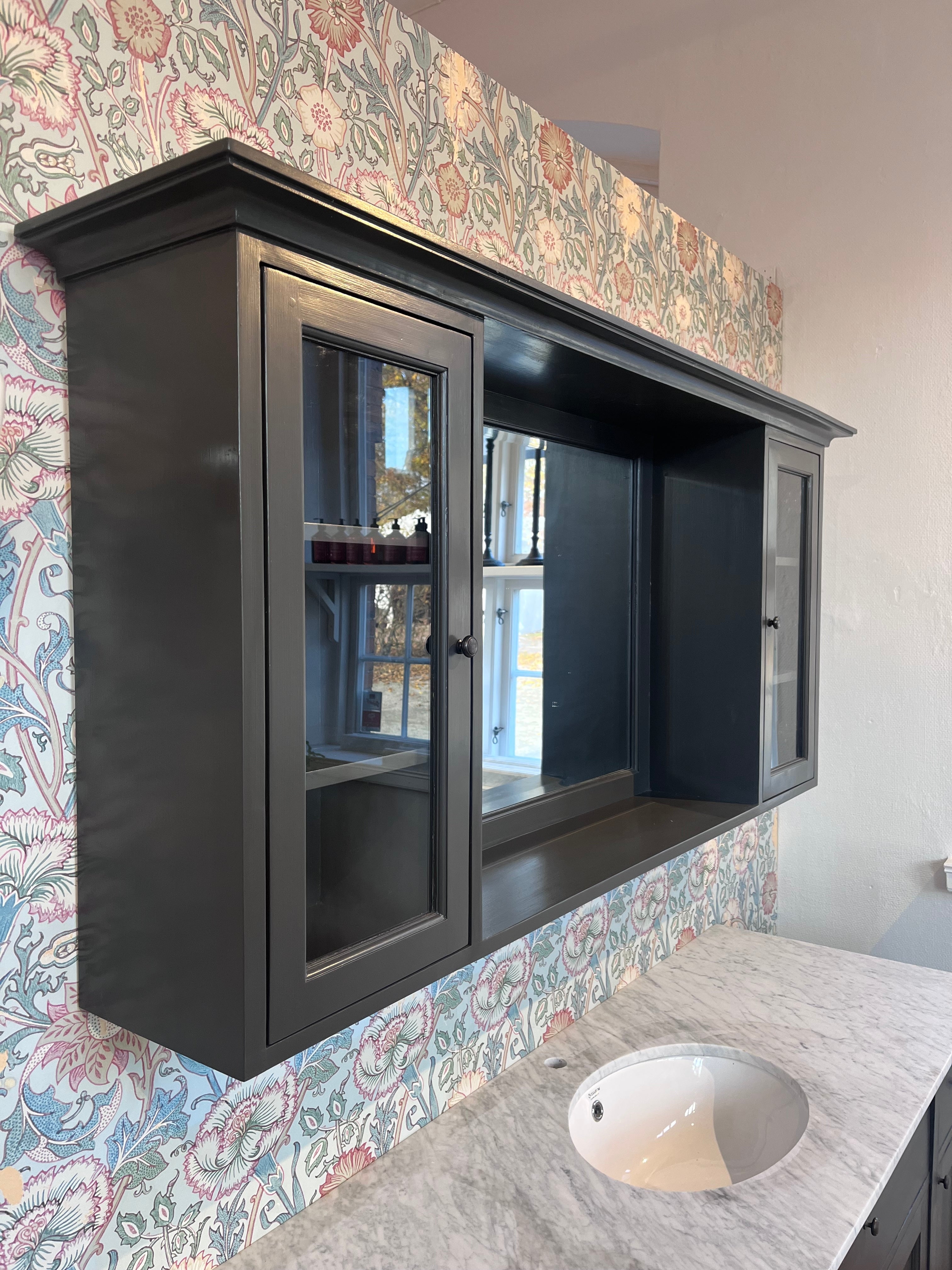 Stor kommod Agnes + väggskåp antracitgrått (fyndvara)