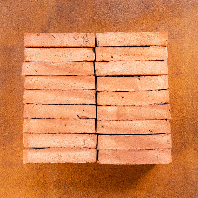 Bodenziegel Fischgrätenmuster rot