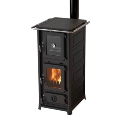 Svart gjuthärnskamin med ugn