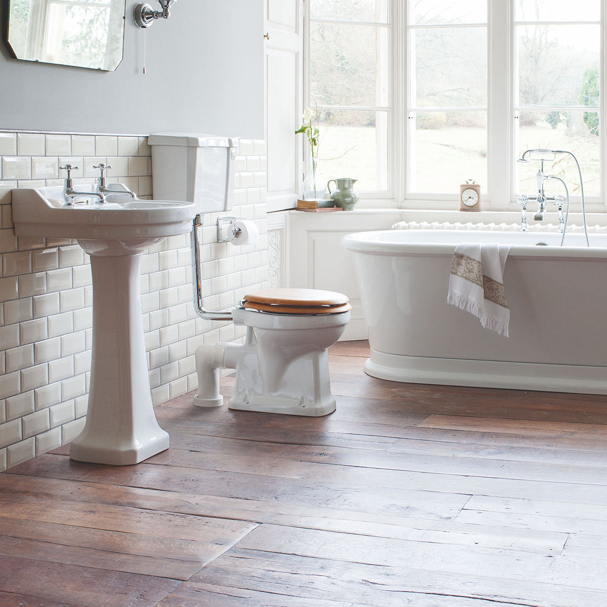 Burlington abgerundetes Edwardian Waschbecken 56 cm auf Sockel