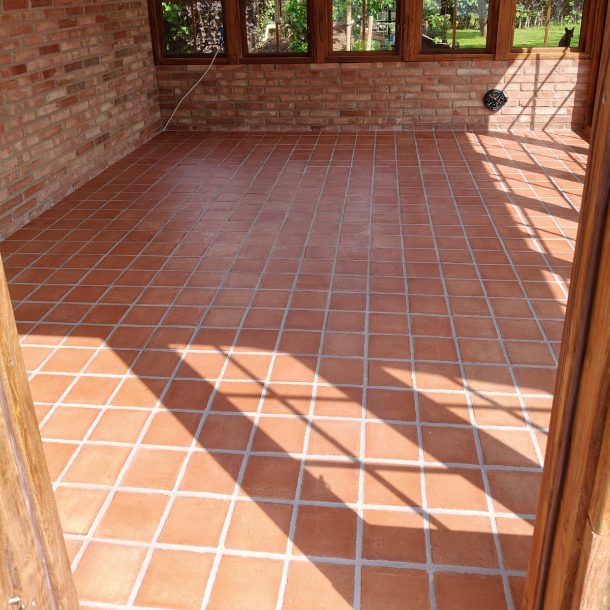 Terrakotta handgeschlagen rot 280 × 280