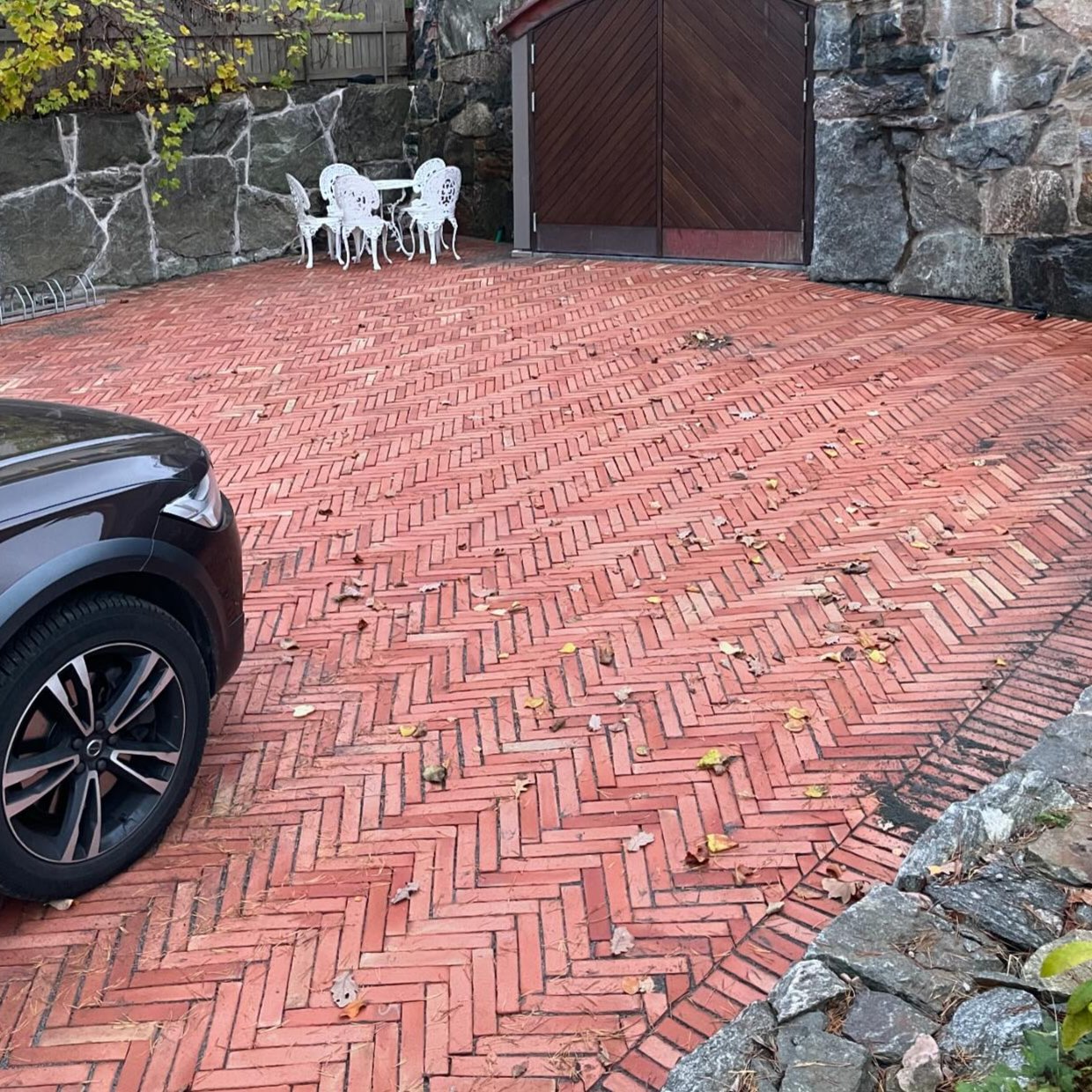 Bodenziegel Fischgrätenmuster rot