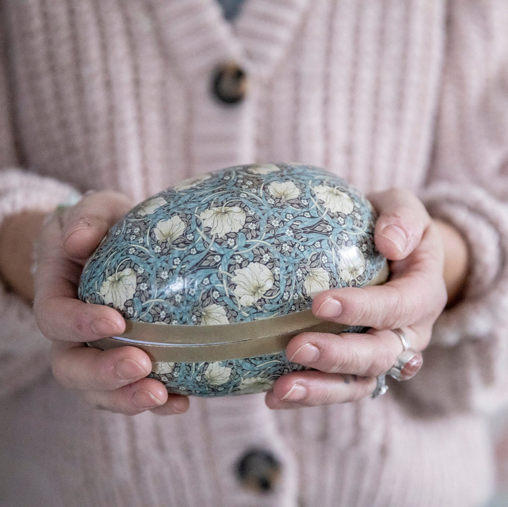 Osterei 15 cm William Morris Golden Lily