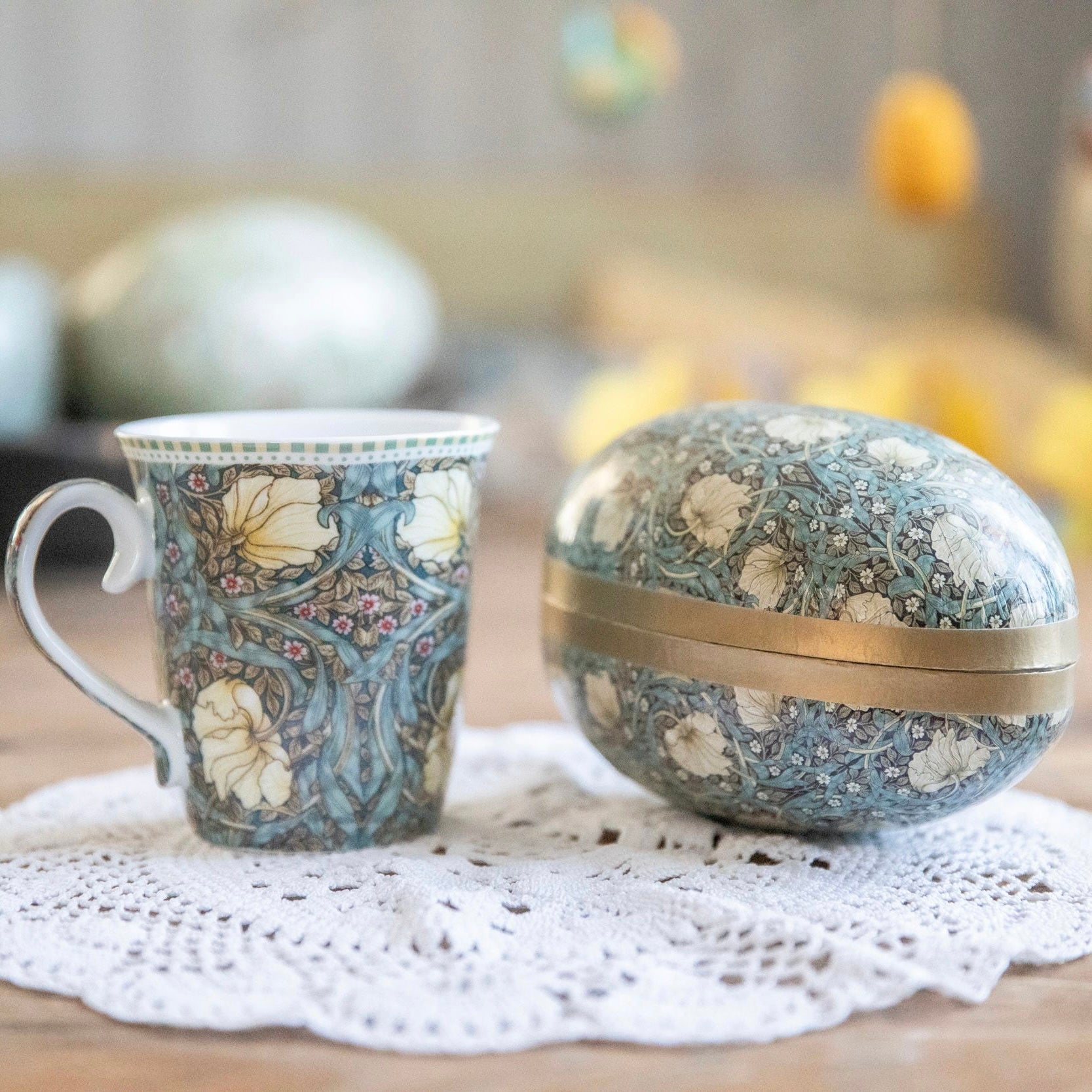 Osterei 15 cm William Morris Golden Lily