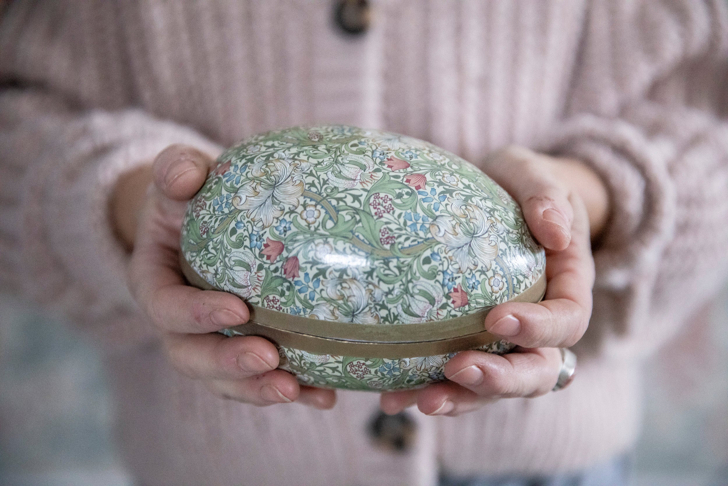 Osterei 15 cm William Morris Golden Lily