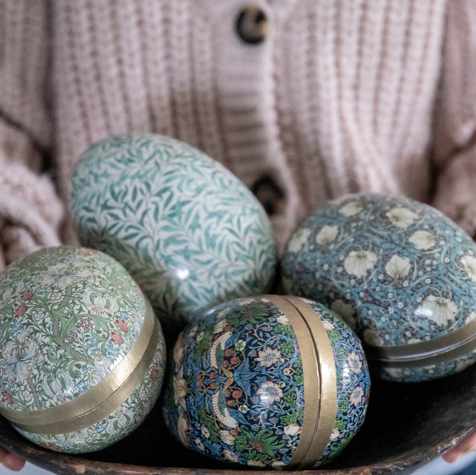 Osterei 15 cm William Morris Golden Lily