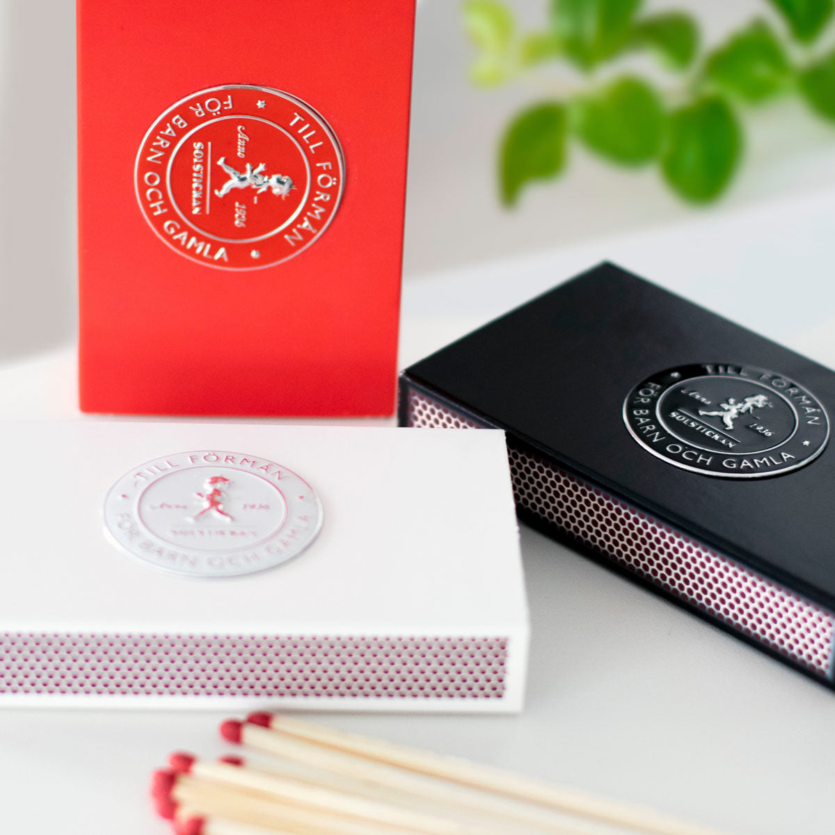 Streichhölzer Solstickan schwarze Schachtel