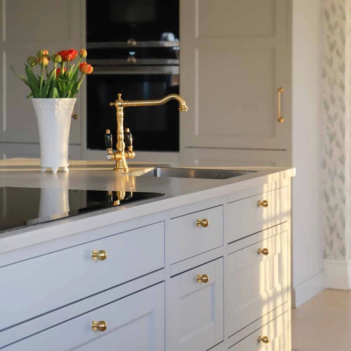 Knopp Solliden obehandlad mässing