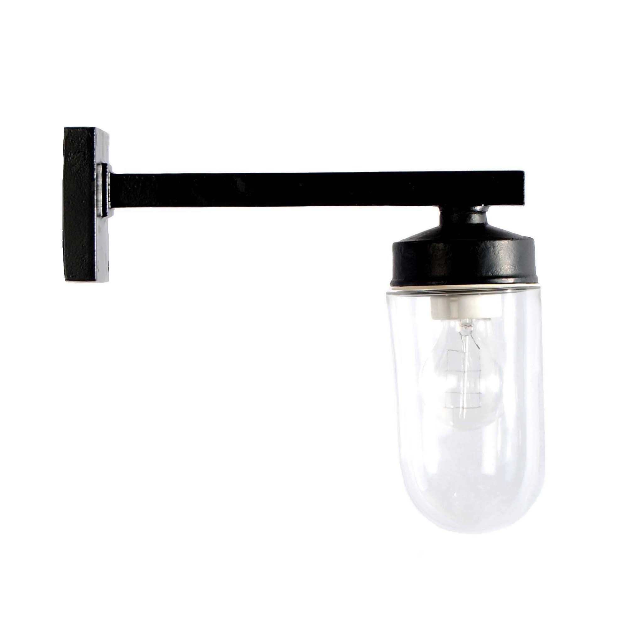 Funktionale gusseiserne Lampe mit klarer Glasglocke