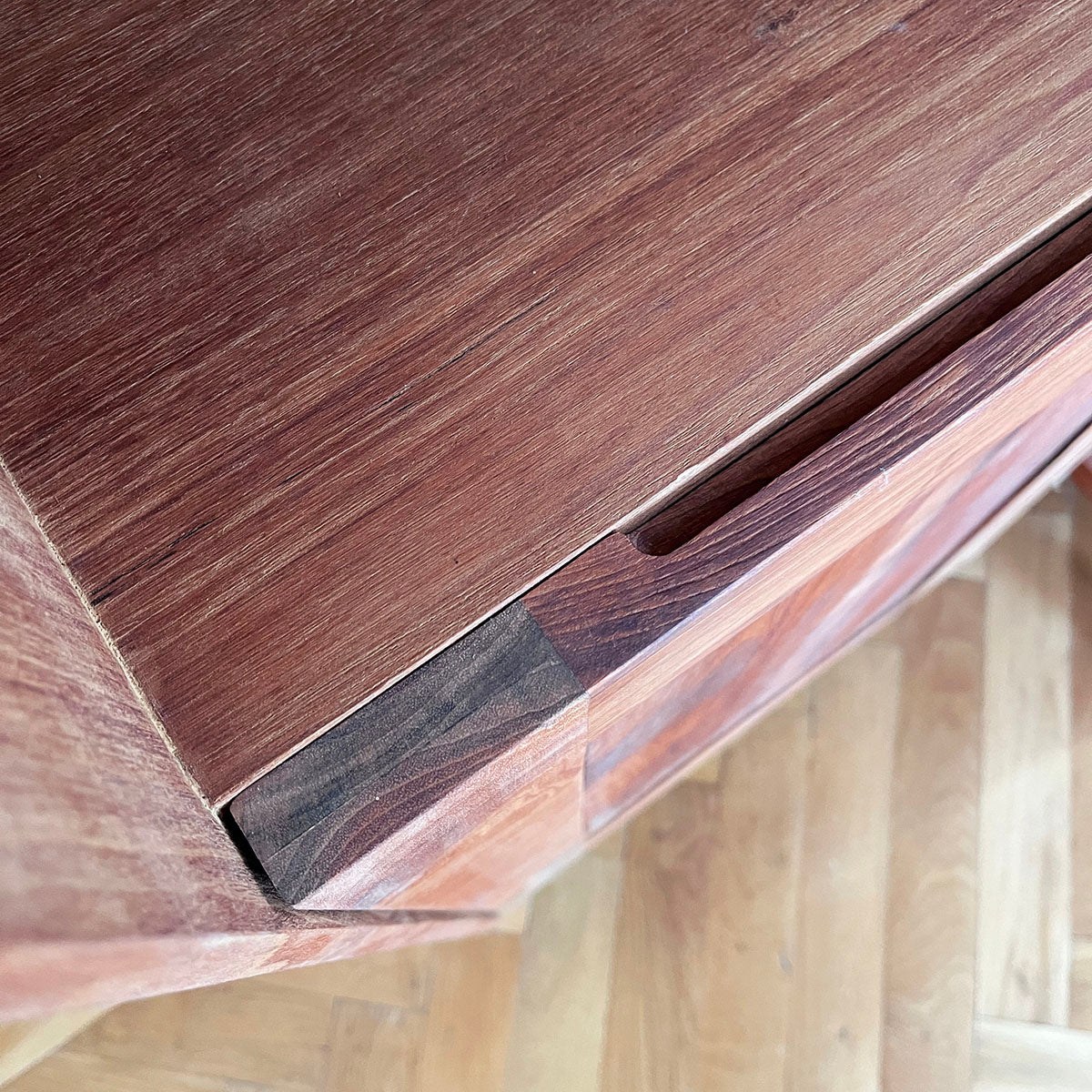 Högskåp badrum Adele i teak