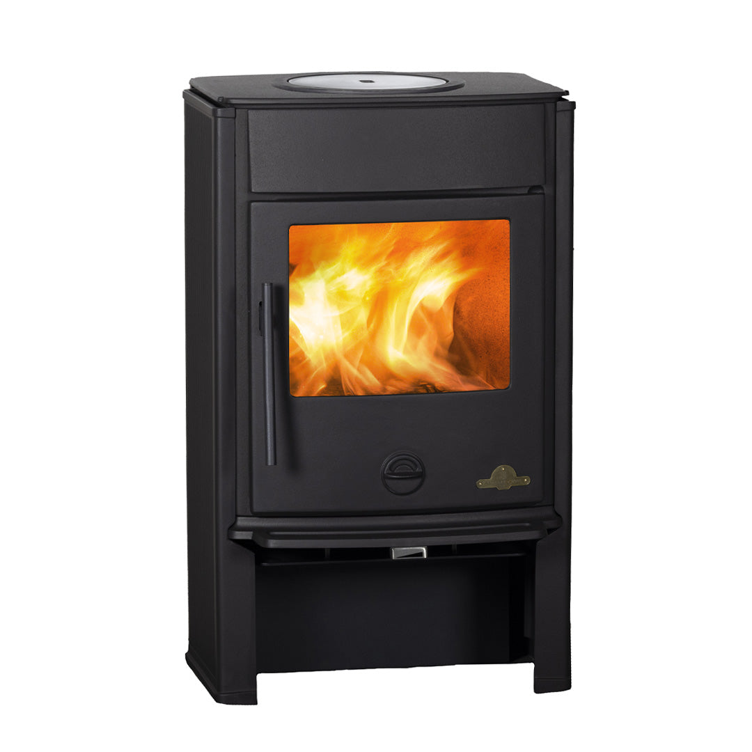 Svart konvektionskamin i gjutjärn med kokplatta