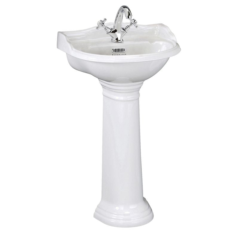 Porchester tvättstället, med en bredd på cirka 50 cm och en djup på 38 cm, utmärker sig med sitt karakteristiska blandarhål. Designen hämtar inspiration från den viktorianska eran och präglas av mjuka, runda former.